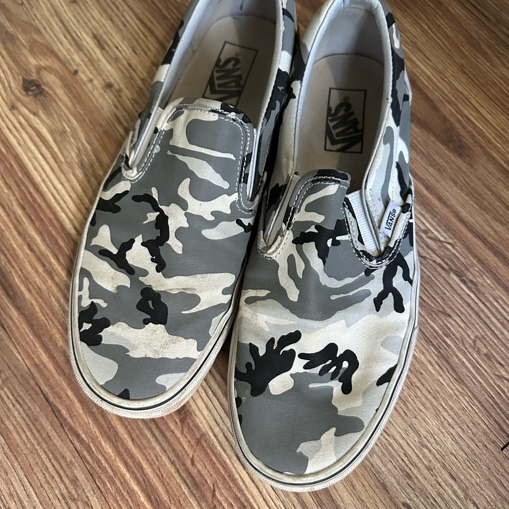 Vans Men's 9.5 Women’s 11 Black and Gray Camo Slip-On Sneakers